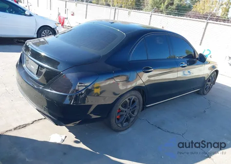 2016 Mercedes-Benz C 300 z USA, uszkodzony, nr VIN 55SWF4JB4GU140658